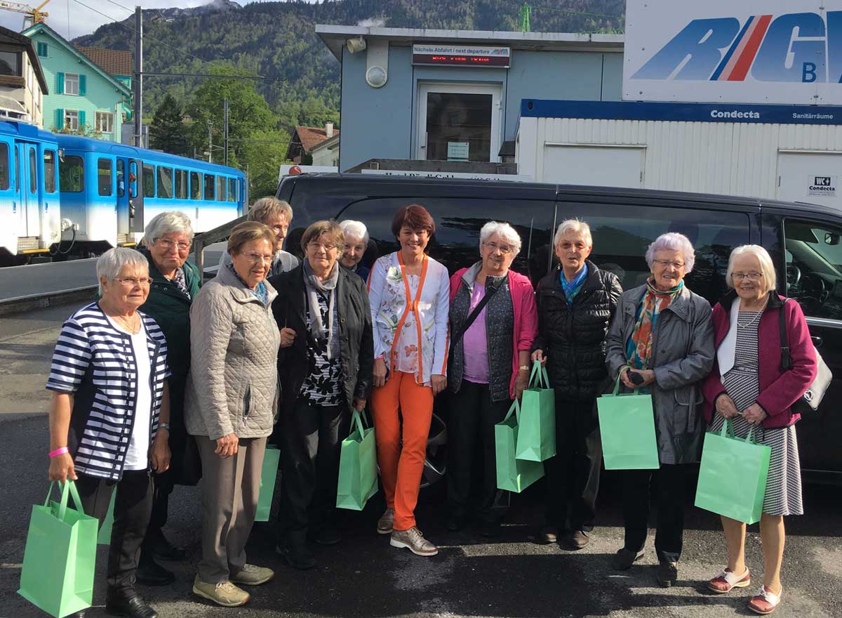 Senioren-Muttertag auf der Rigi mit Gruppenfoto am Schluss der Veranstaltung.