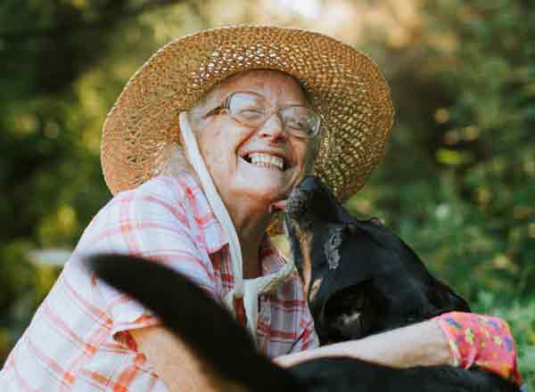 christines-seniorenbetreuung-blog-seniorin-mit-Hund Seniorin mit Hund Bild-ID: 111788502